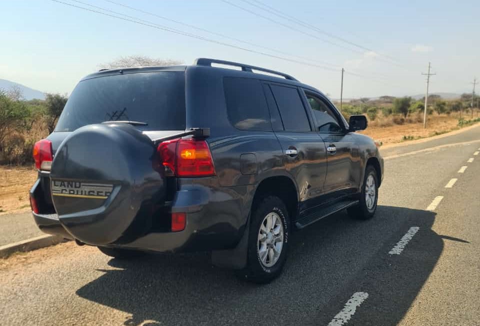 Toyota V8 for hire