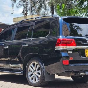 Land Cruiser V8 for rental
