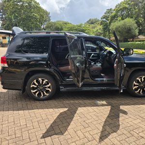 Land Cruiser V8 for rental